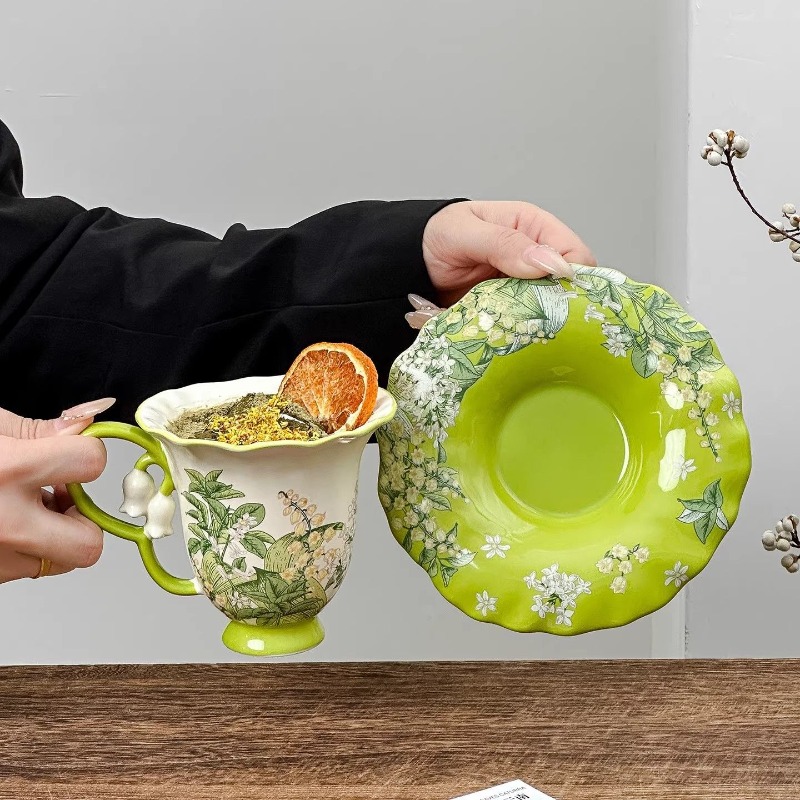 Lily of the valley blooming af - Coffee Tea And Sugar Set recension och pris